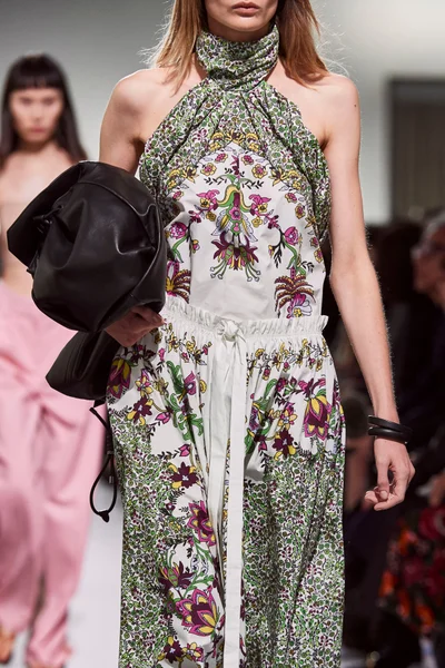 Look 50